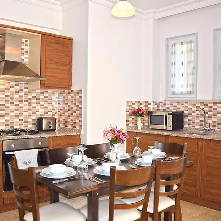 Apartament Violet 4 *